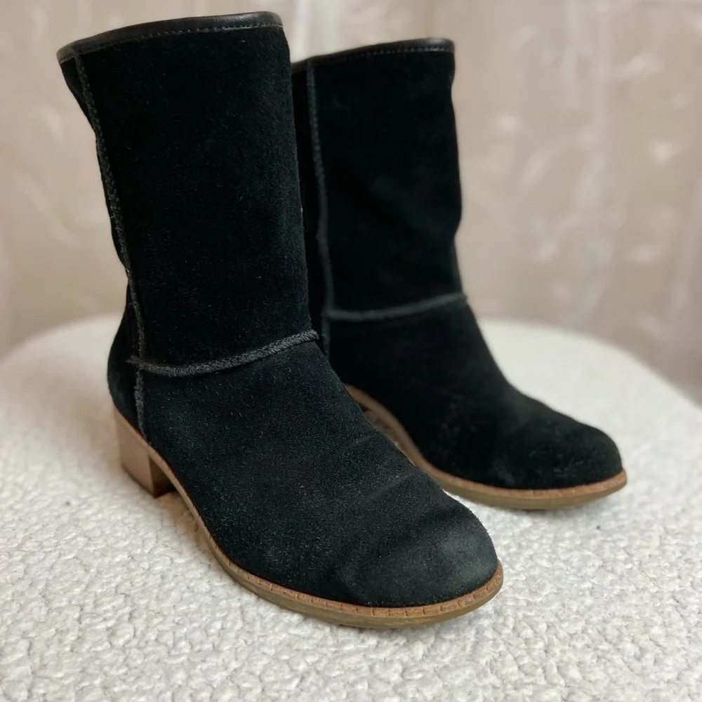 UGG Australia Cyrinda Black Suede Boots, 6